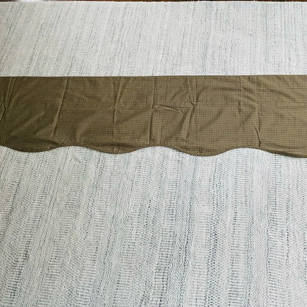 Waverly Fairfield Valance in Black and Gold Plaid